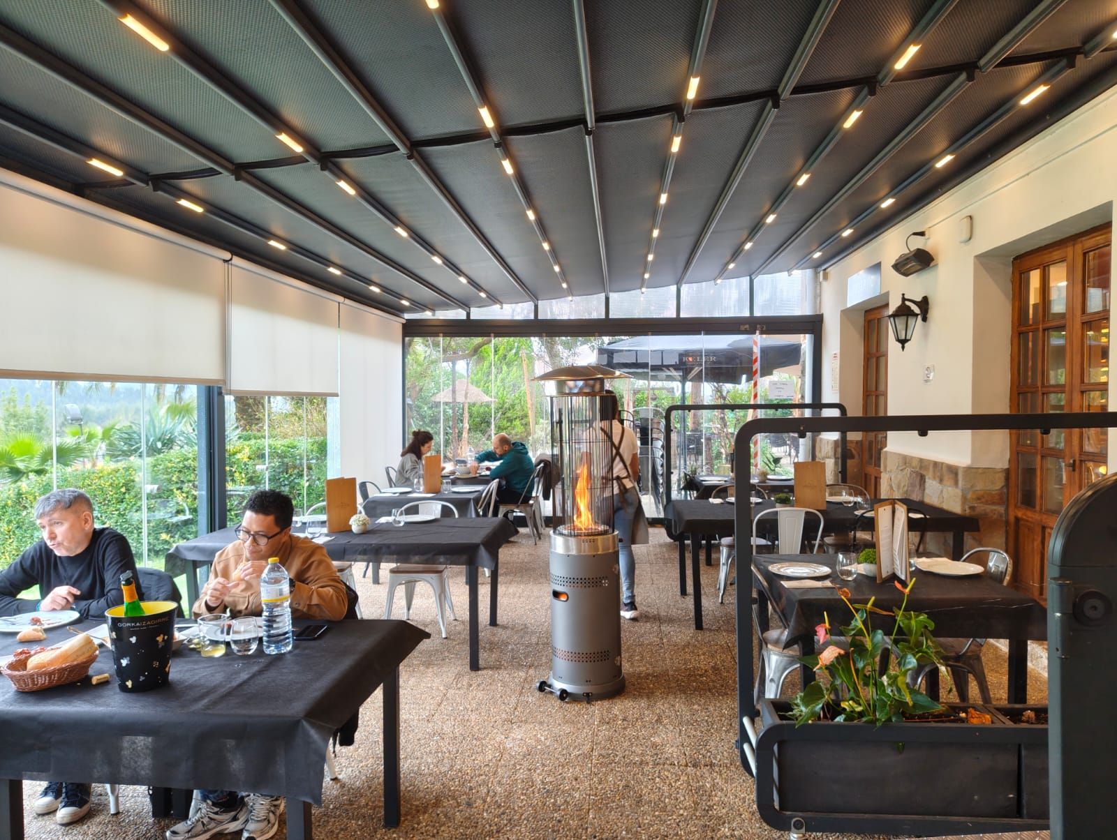 Cuentan con menú y raciones enteras o medias.