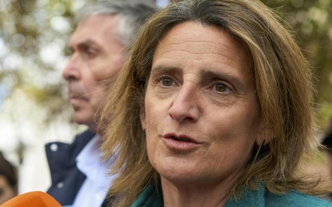La ministra de Transición Ecológica, Teresa Ribera, atiende a los medios.