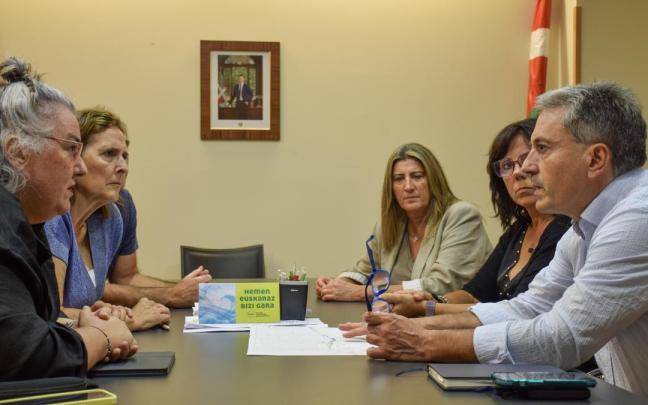 Reunión del grupo jeltzale de Orio con Felix Urkiola.