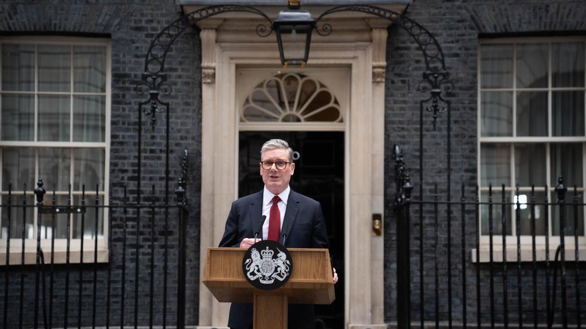 Tras su triunfo arrollador, el laborista Keir Starmer ya vive en el 10 de Downig Street.