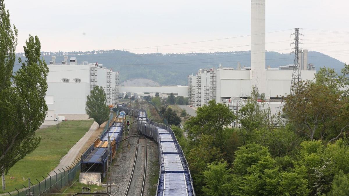 Tren de mercancías que descarriló en la entrada al recinto de la fábrica de Volkswagen.