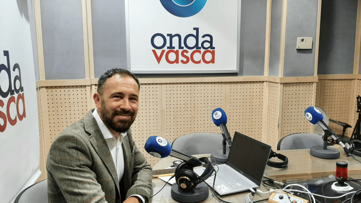 Denis Itxaso en los estudios de ONDA VASCA