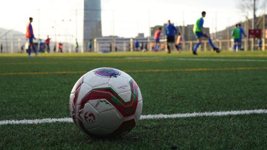 Imagen de archico de un entrenamiento al aire libre en una campo de fútbol de Vitoria