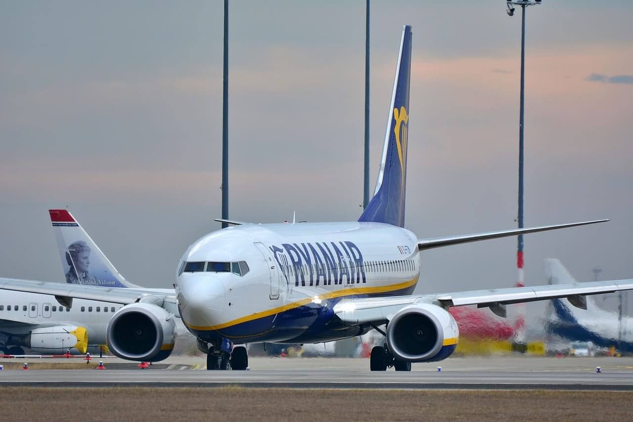 Un avión de Ryanair en el aeropuerto de Foronda. Foto: aeropuertovitoria.com