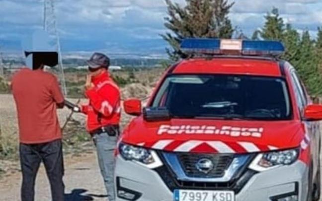 Momento de la detención del conductor. POLICÍA FORAL Momento de la detención del conductor. POLICÍA FORAL