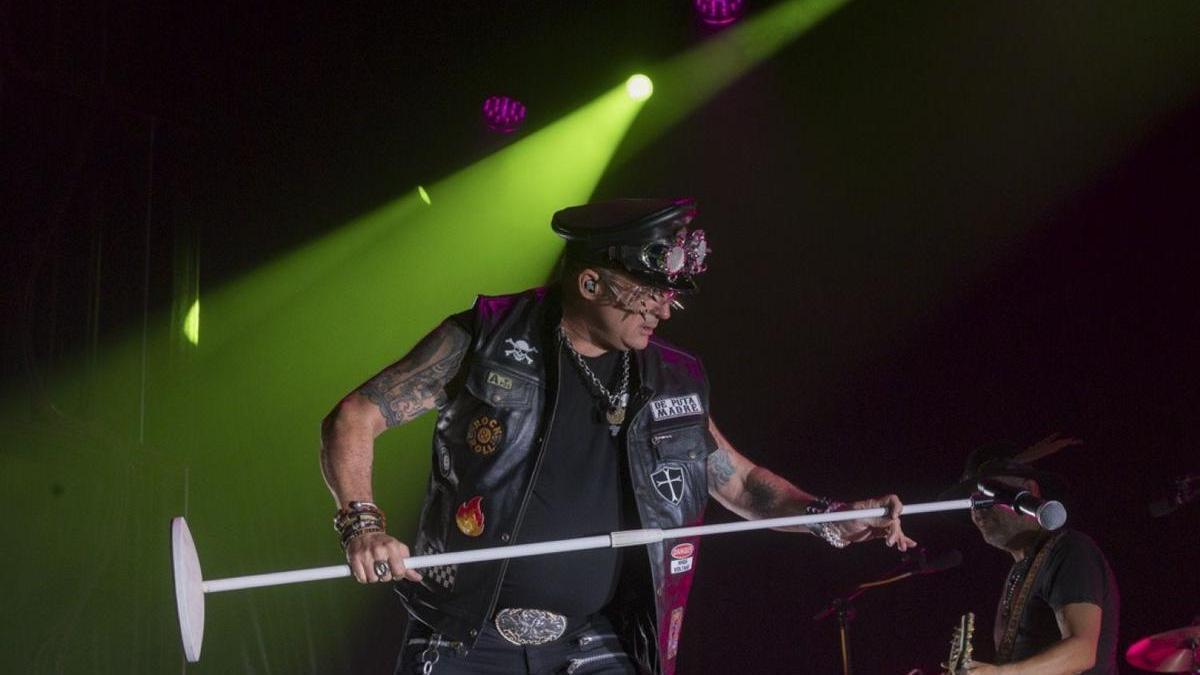 Seguridad Social abarrotó la plaza Untzaga la noche del sábado.