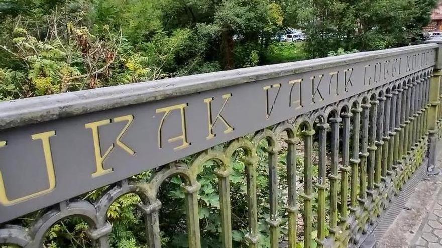 Texto en el puente con la nueva tipografía.
