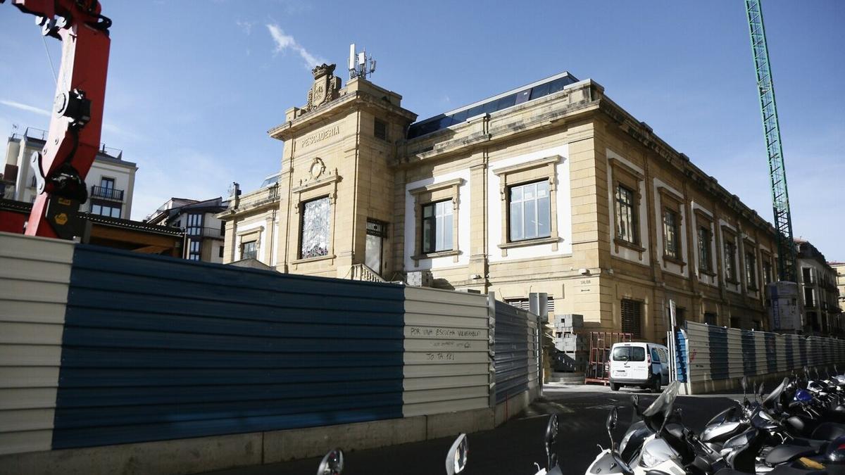 El edificio Pescadería de La Bretxa, en plena obra / GORKA ESTRADA