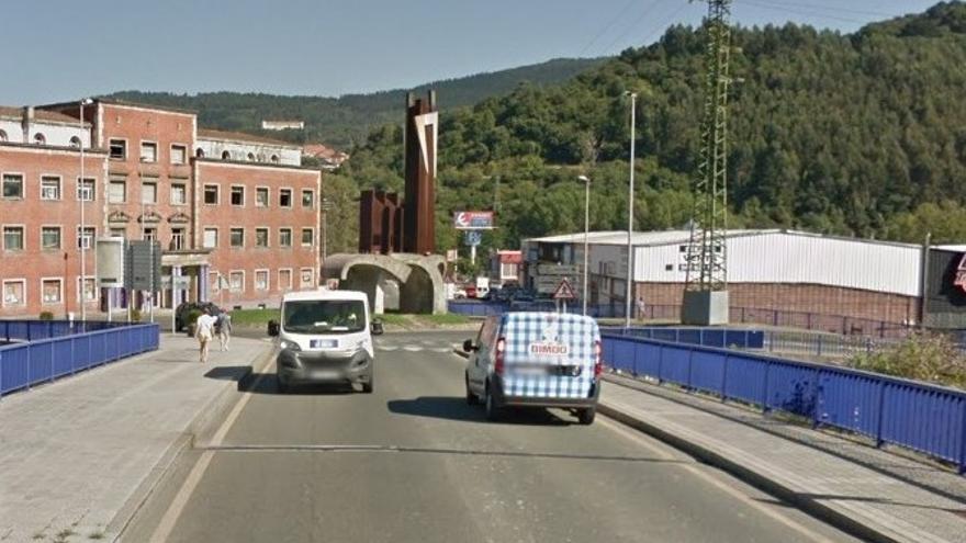 Imagen del puente que será derribado