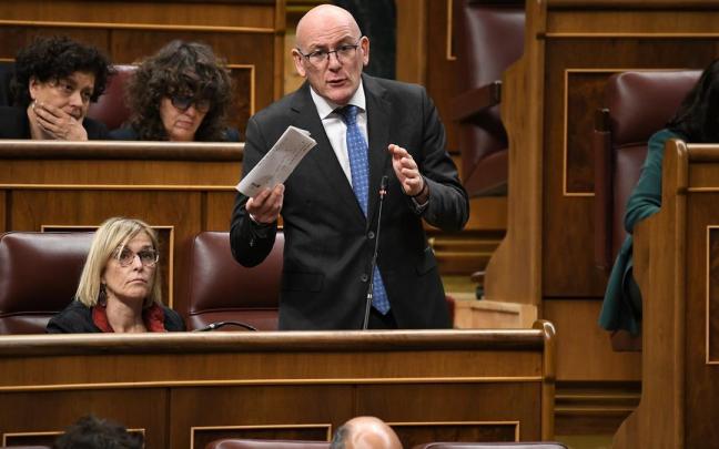 El diputado del PNV Joseba Andoni Agirretxea durante una sesión en el Congreso de los Diputados.