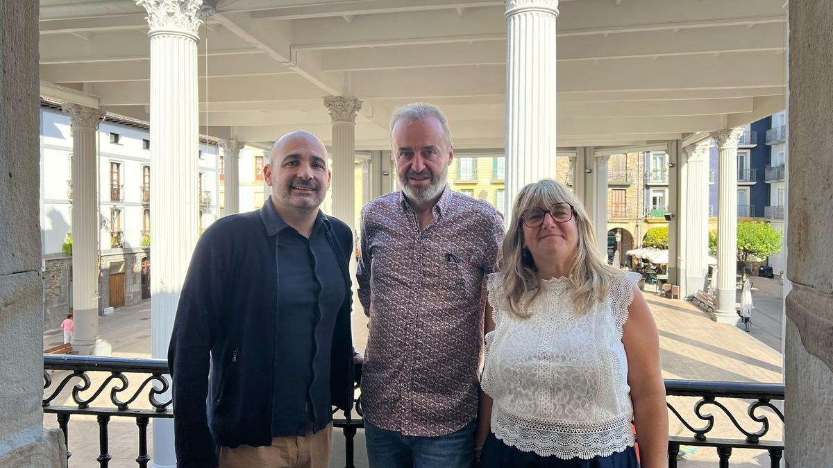 El alcalde de Ordizia con representante de Ezpeleta.