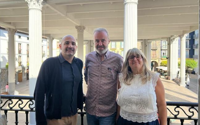 El alcalde de Ordizia con representante de Ezpeleta.