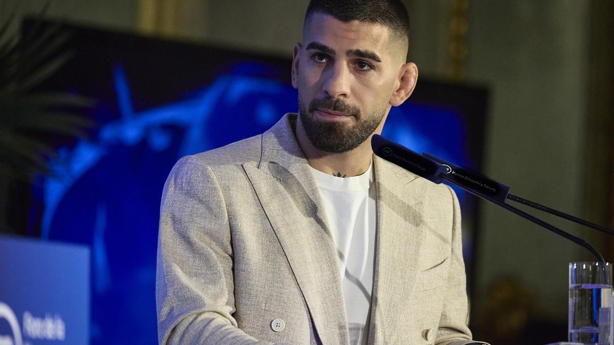 El actual Campeón Mundial de Peso Ligero de UFC, Ilia Topuria, durante un desayuno informativo.