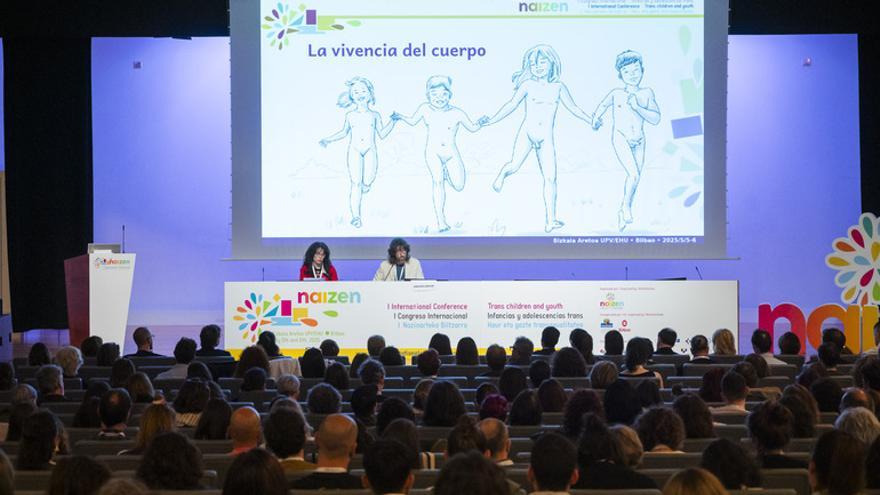 Pradales reafirma su compromiso con la igualdad y los derechos de la infancia trans en el I Congreso Naizen.