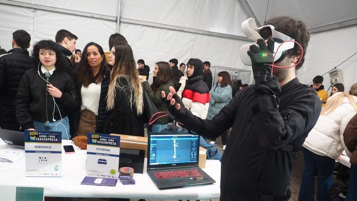 La feria muestra decenas de proyectos vinculados a la diversas ramas de la Formación Profesional que se imparten en Euskadi