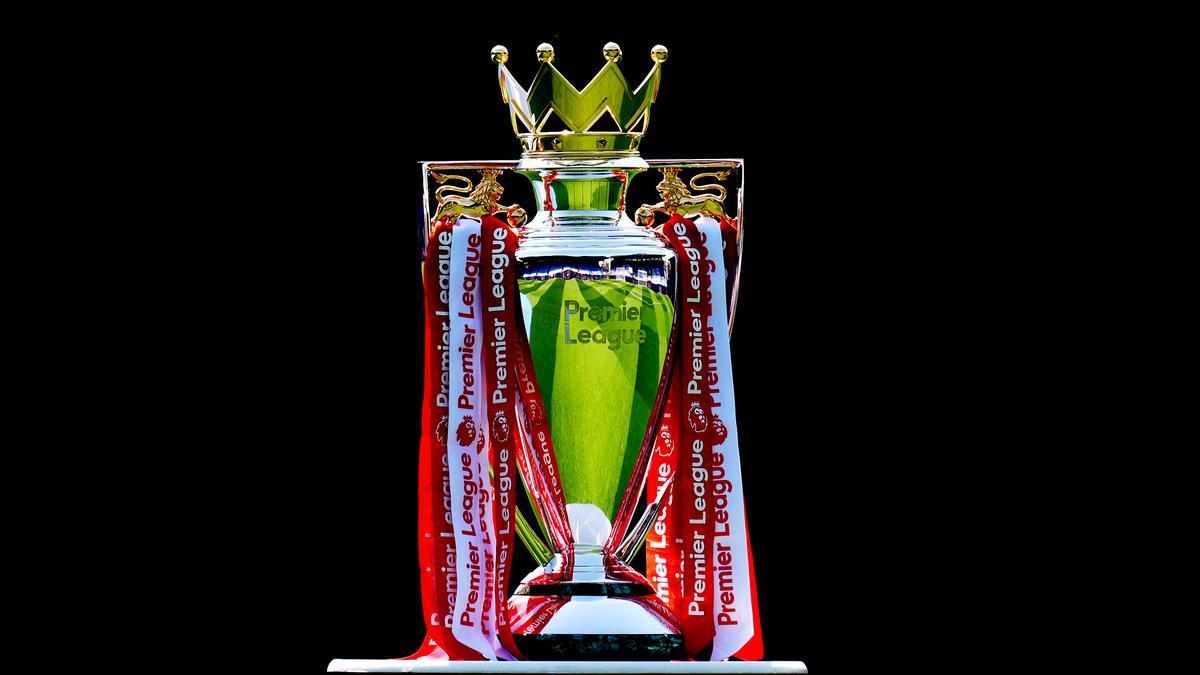 El Arsenal, vigente campeón, defiende esta temporada el trofeo de la Premier League.