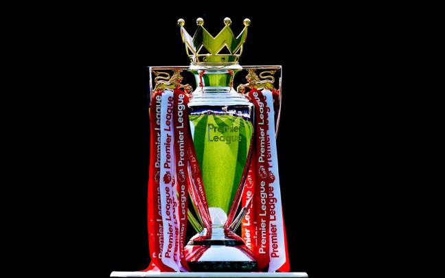 El Arsenal, vigente campeón, defiende esta temporada el trofeo de la Premier League.