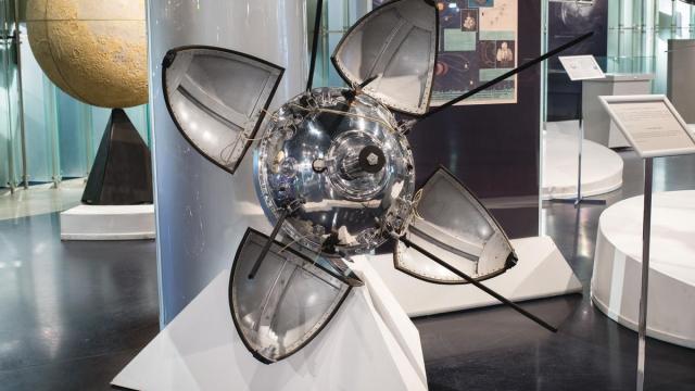 Réplica del módulo de descenso del 'Luna 9' que se exhibe en el Museo de Cosmonáutica de Rusia.