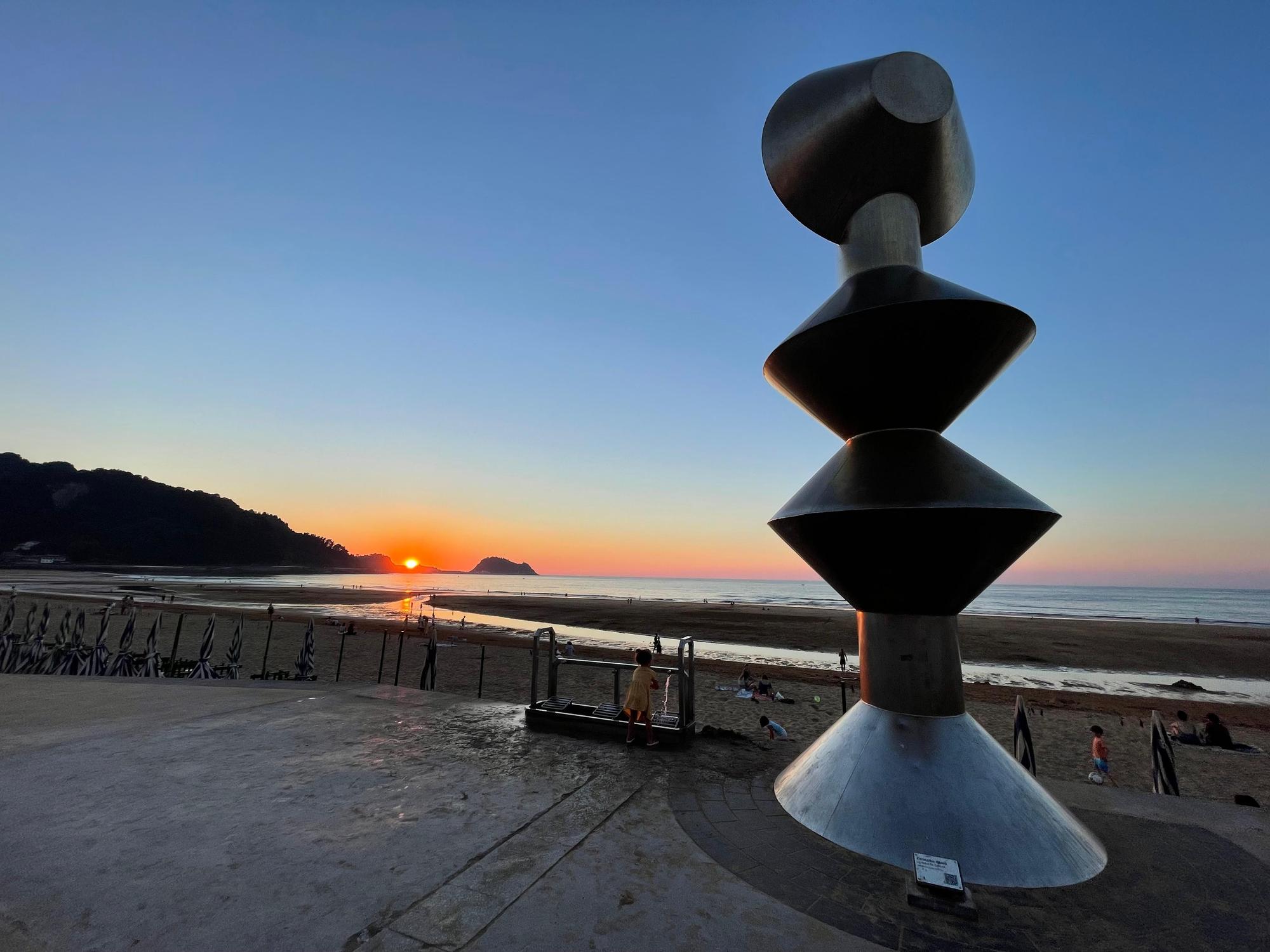 La ‘Dama’ del malecón de Zarautz.