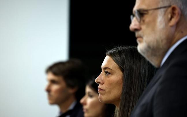 La portavoz de Junts en el Congreso, Miriam Nogueras, en Barcelona junto a dirigentes de su formación.