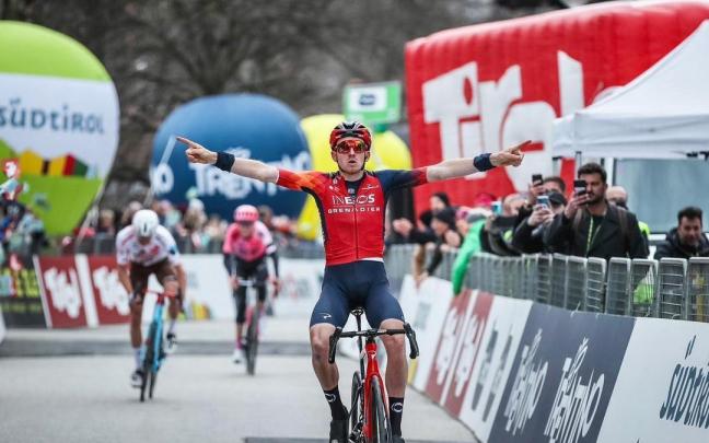 Tao Geoghegan se impone en la primera etapa del Tour de los Alpes