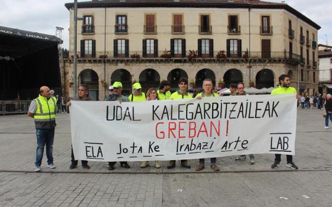 Una de las concentraciones llevadas a cabo por los trabajadores de la limpieza viaria durante la huelga.