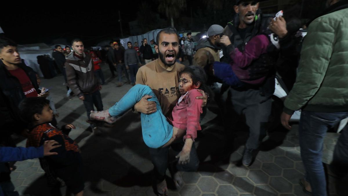 Decenas de palestinos heridos tras un ataque israelí.