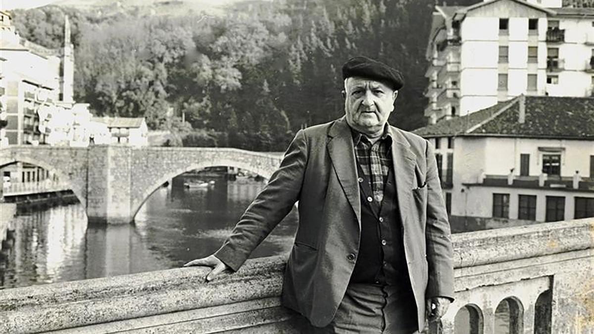 Nacido en Ondarroa Augustin Zubikarai fue uno de los escritores más prolíficos de Euskadi