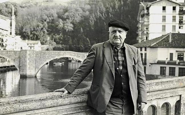 Nacido en Ondarroa Augustin Zubikarai fue uno de los escritores más prolíficos de Euskadi