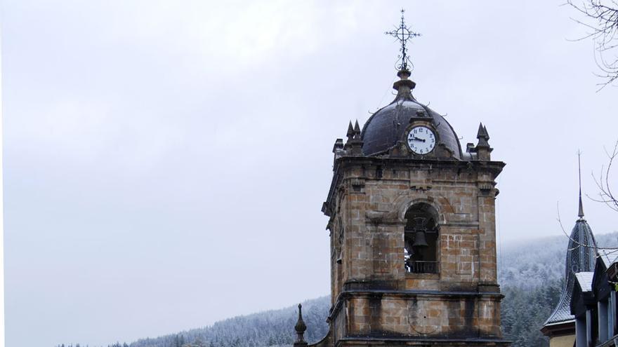 El campanario de la parroquia de Legazpi.