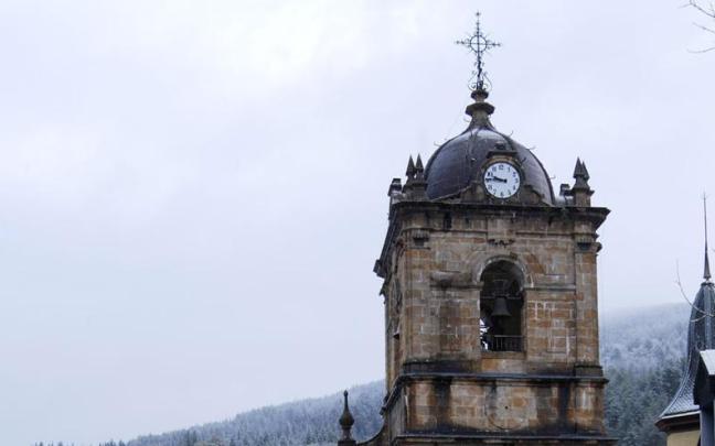 El campanario de la parroquia de Legazpi.