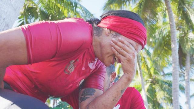 Yami llora por el dolor del golpe que se ha dado