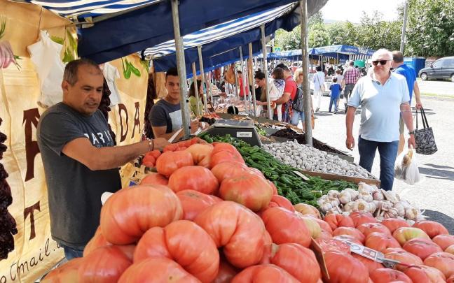 Puesto hortícola en la feria de San Isidro de Respaldiza