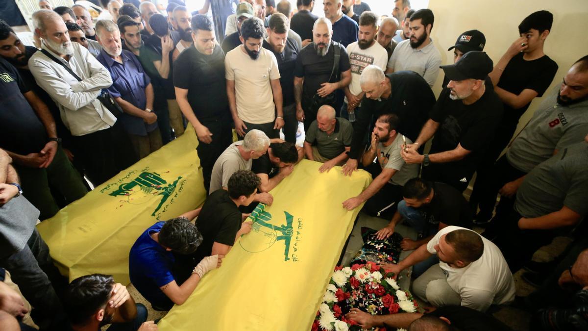 Funerales en Líbano por varios de los fallecidos a causa de los bombardeos israelíes.