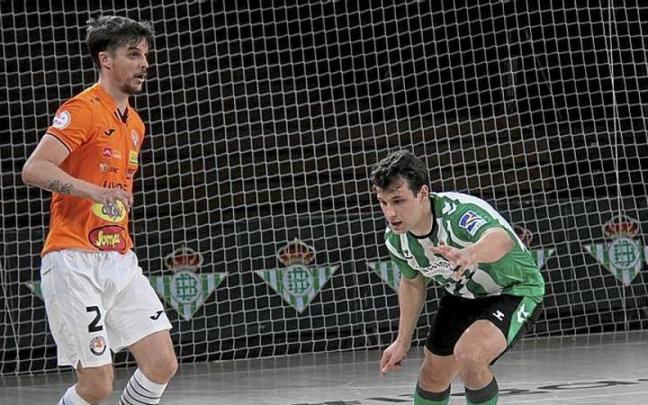 David García, con el esférico en el partido de la jornada pasada.