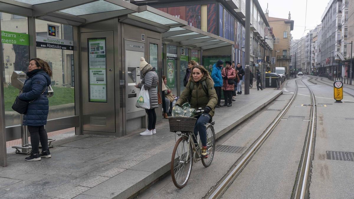 El billete será gratuito hasta los 12 años el 1 de enero de 2025 al menos en Euskotren, Topo y tranvía, ya que son gestionados por el Gobierno vasco.