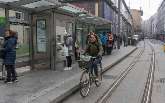 El billete será gratuito hasta los 12 años el 1 de enero de 2025 al menos en Euskotren, Topo y tranvía, ya que son gestionados por el Gobierno vasco.