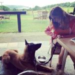 Diana Sure con una de sus mascotas