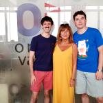 Director, Albar Cirarda y los actores Maribel Salas y Aitzol Villahoz de ¿Qué fantástica esta fiesta!