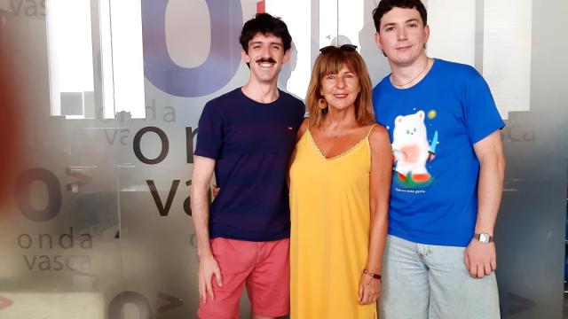 Director, Albar Cirarda y los actores Maribel Salas y Aitzol Villahoz de ¿Qué fantástica esta fiesta! Director, Albar Cirarda y los actores Maribel Salas y Aitzol Villahoz de ¿Qué fantástica esta fiesta!