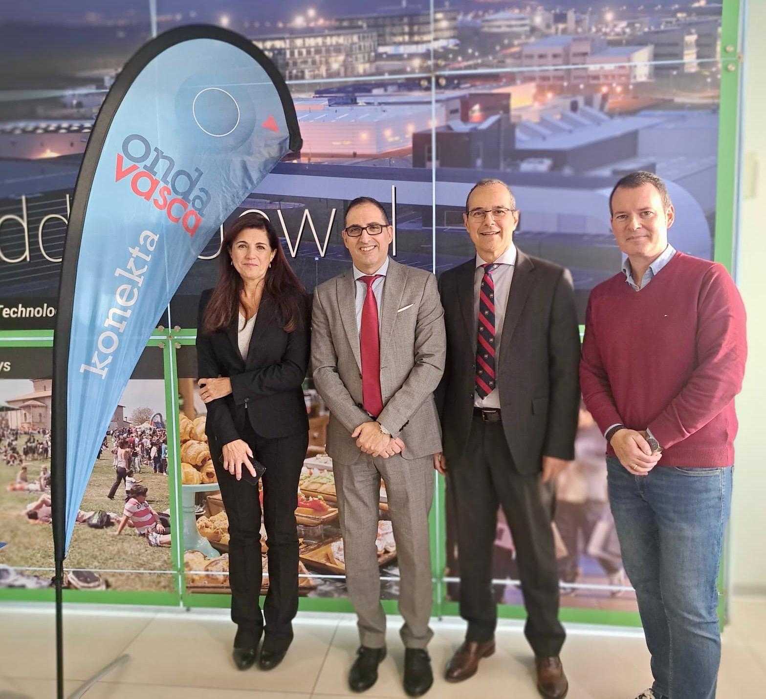 Begoña Yárena (Vitoria), Iván Grande (Bilbao), osé Manuel Sánchez (San Sebastián) con Txema Gutiérrez