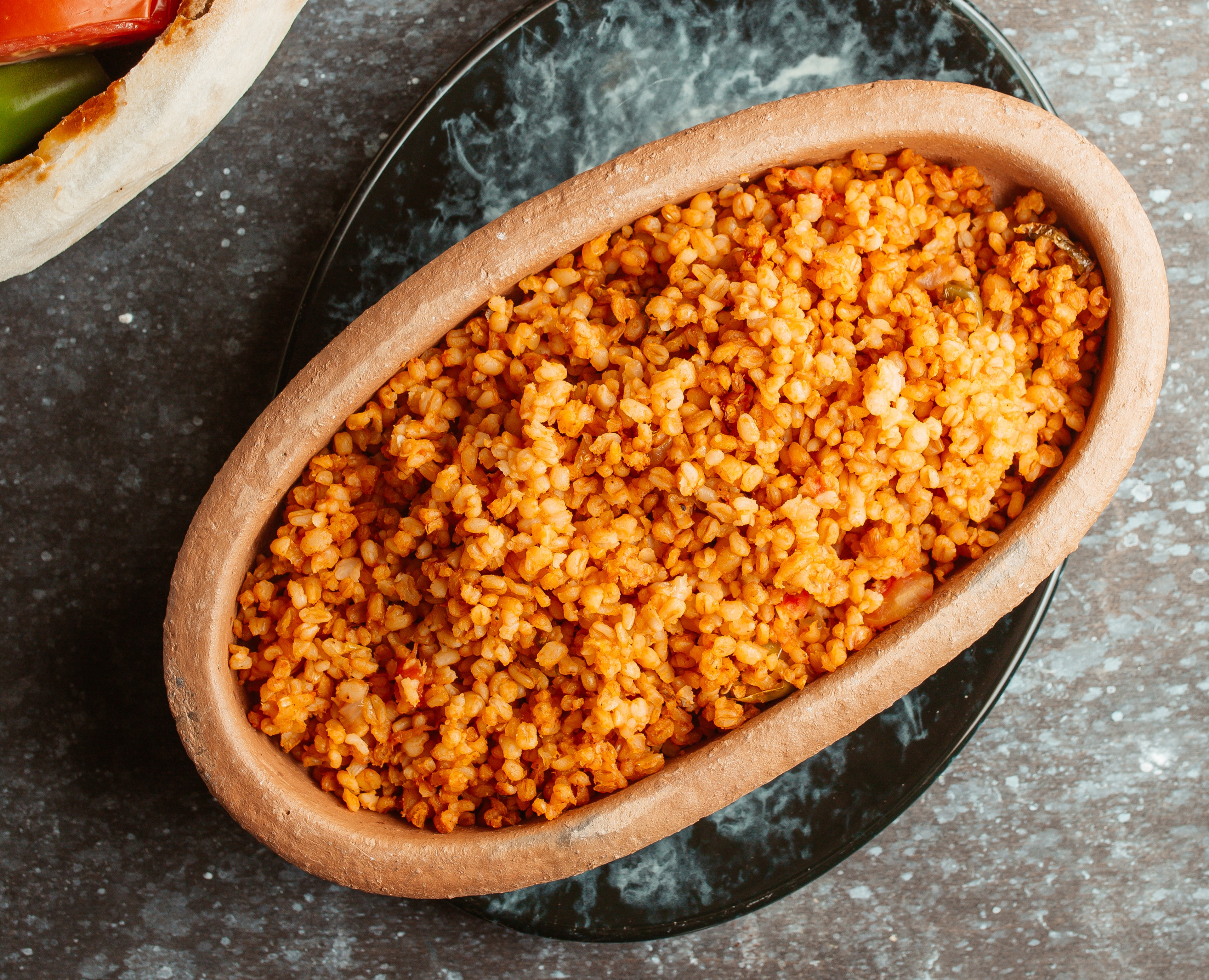 Bulgur con salsa de tomate. FREEPIK