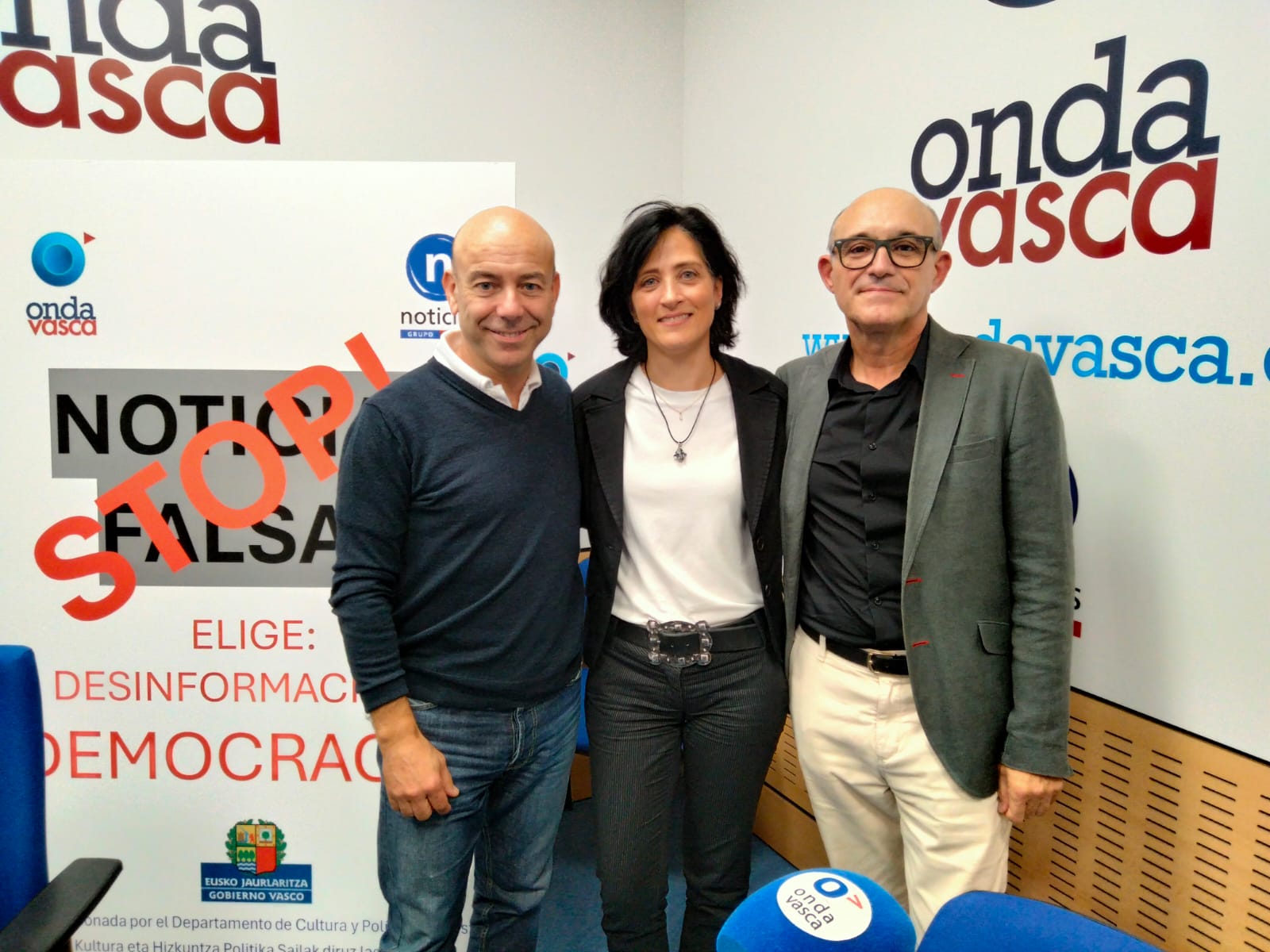 Doctor en Farmacia, Juan del Arco, y la Doctora Mari José Díaz, directora del Centro de Información del Medicamento del Colegio Farmacéutico