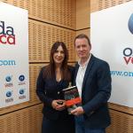 Dolores Redondo con Txema Gutiérrez