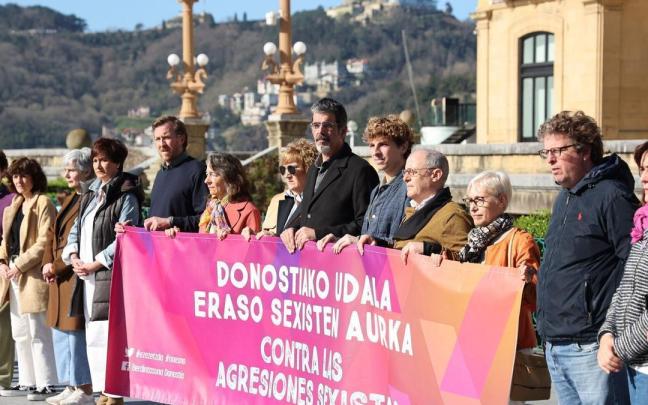Concentración contra la agresión sexual contra una mujer en Donostia Iker Azurmendi Concentración contra la agresión sexual contra una mujer en Donostia Iker Azurmendi