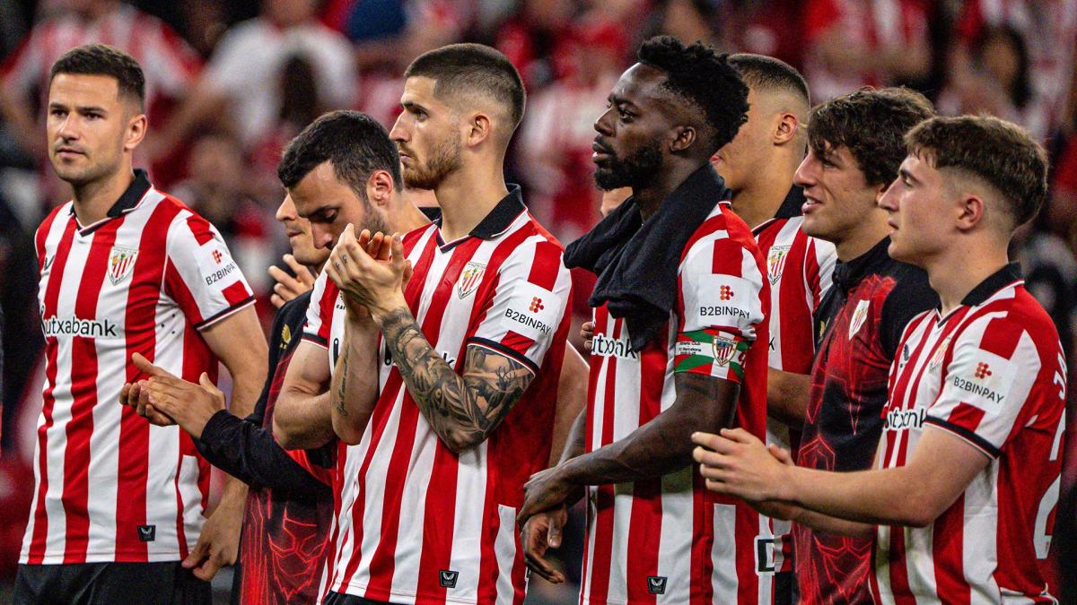 Los jugadores del Athletic tras el partido en San Mamés ante el FC Barcelona / Athletic Club
