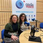 Dos integrantes de la Tuna de Distrito UPVEHU Campus de Bizkaia