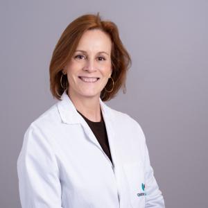 La doctora Elena Galve, jefa del Servicio de Oncología del Hospital Quirónsalud Bizkaia