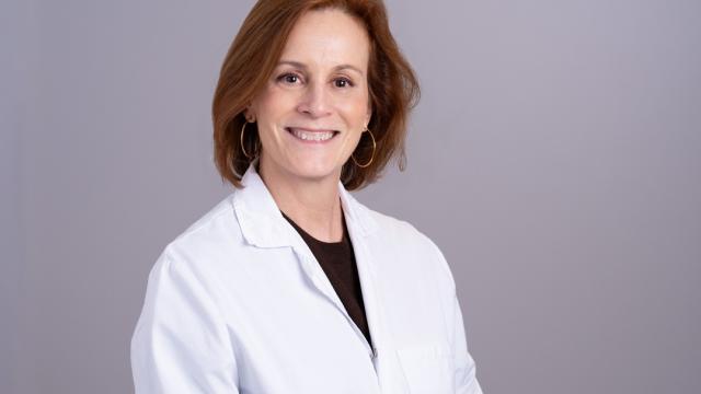 La doctora Elena Galve, jefa del Servicio de Oncología del Hospital Quirónsalud Bizkaia