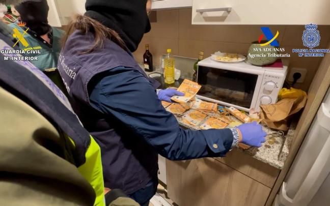 Dinero intervenido en uno de los registros. CEDIDA